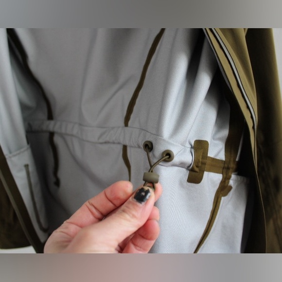 Lululemon Rain Rival jacket - Picture 5 of 16